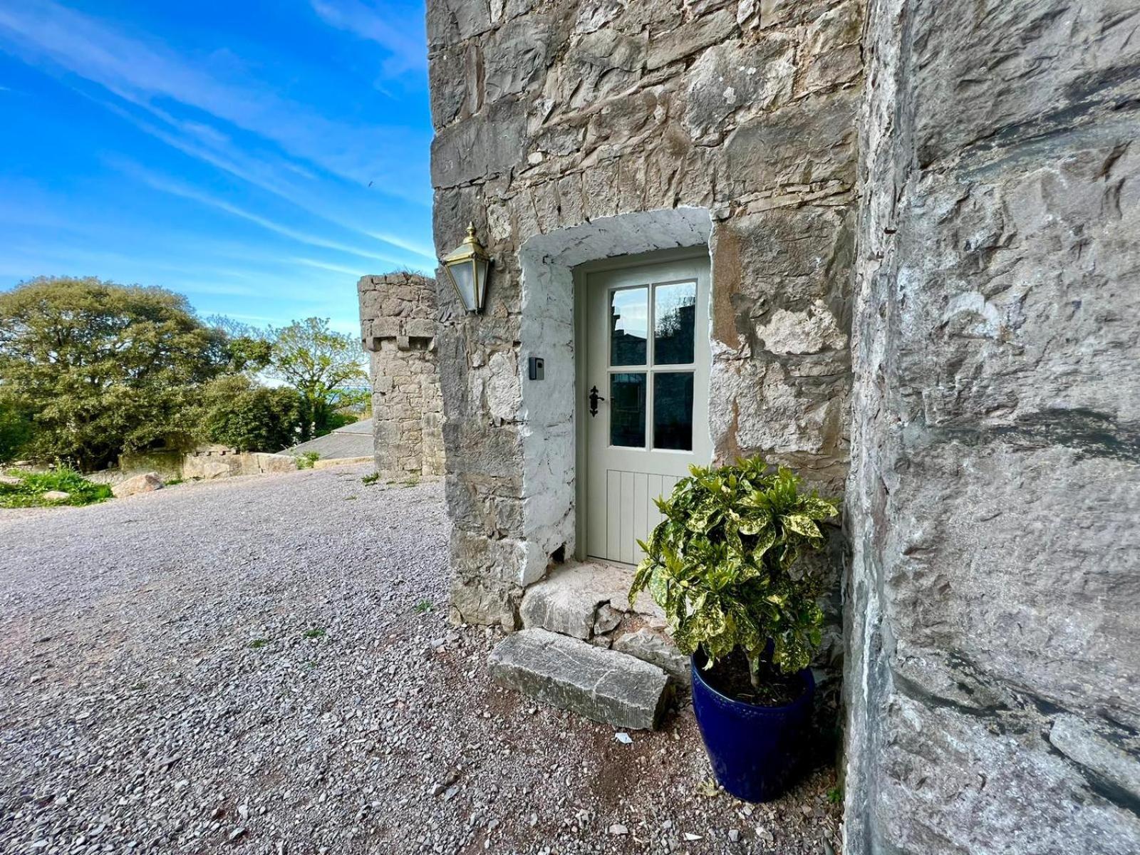 Tan-Yr-Ogo Gate Lodge, Gwrych Castle Llanddulas Esterno foto